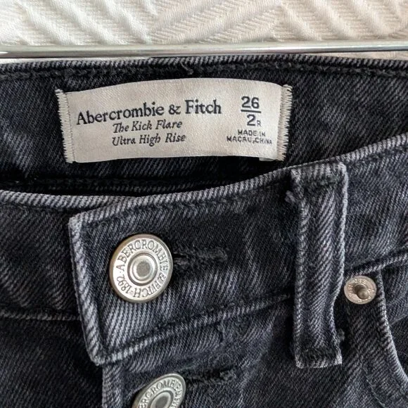 Abercrombie & Fitch The Kick Flare Ultra High Rise Jeans Black Denim Size 26/2R - Picture 3 of 8